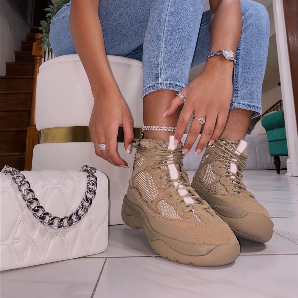 Yeezy Boot Season 7 “Taupe.”